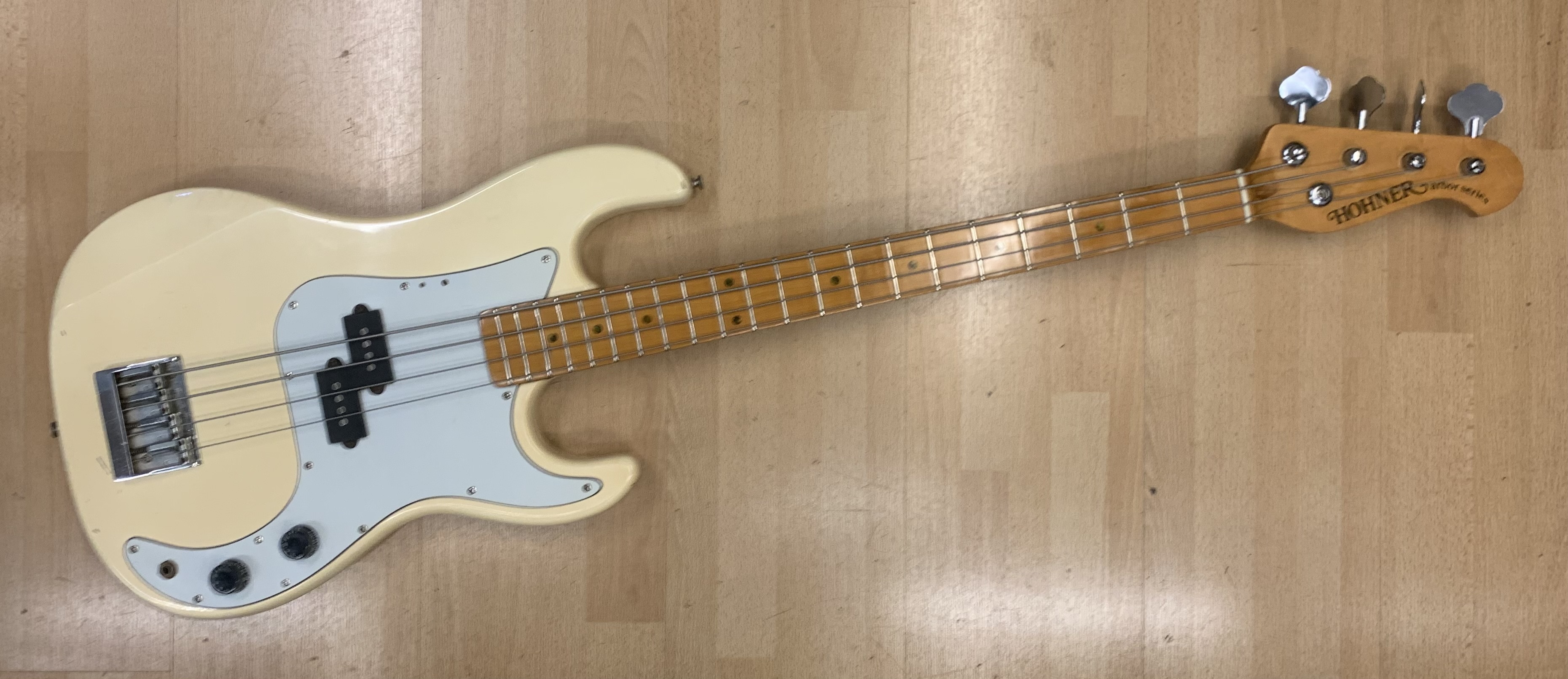 Hohner p outlet bass