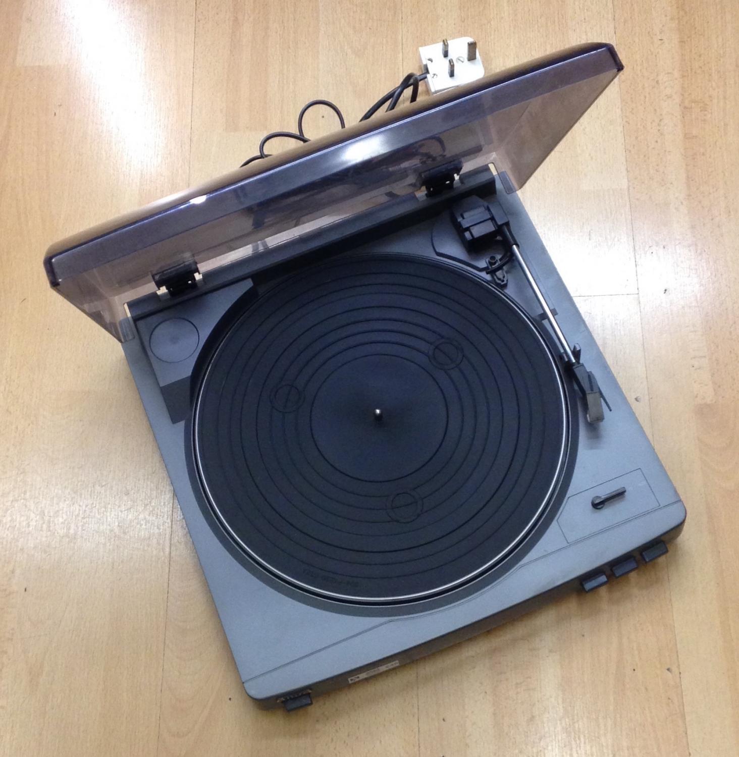 Aiwa PX-E850 Turntable (Plays 33 and 45 RPM Recorcs) : :  Electrónicos